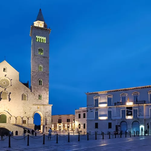 Trani, Piazza Doumo